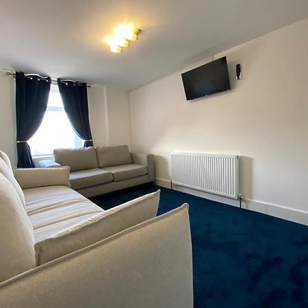 Aquarius Apartment - Sea View - Sleeps Seven Blackpool Exteriör bild