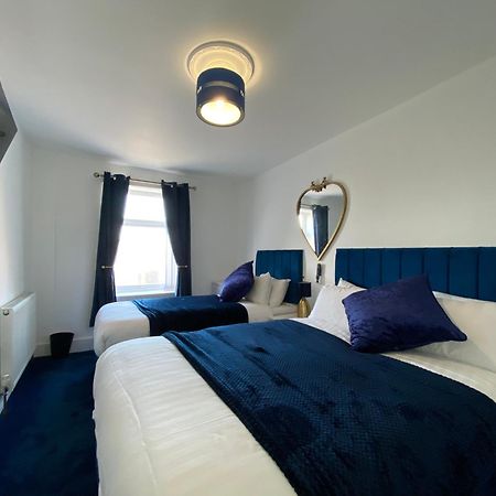 Aquarius Apartment - Sea View - Sleeps Seven Blackpool Exteriör bild